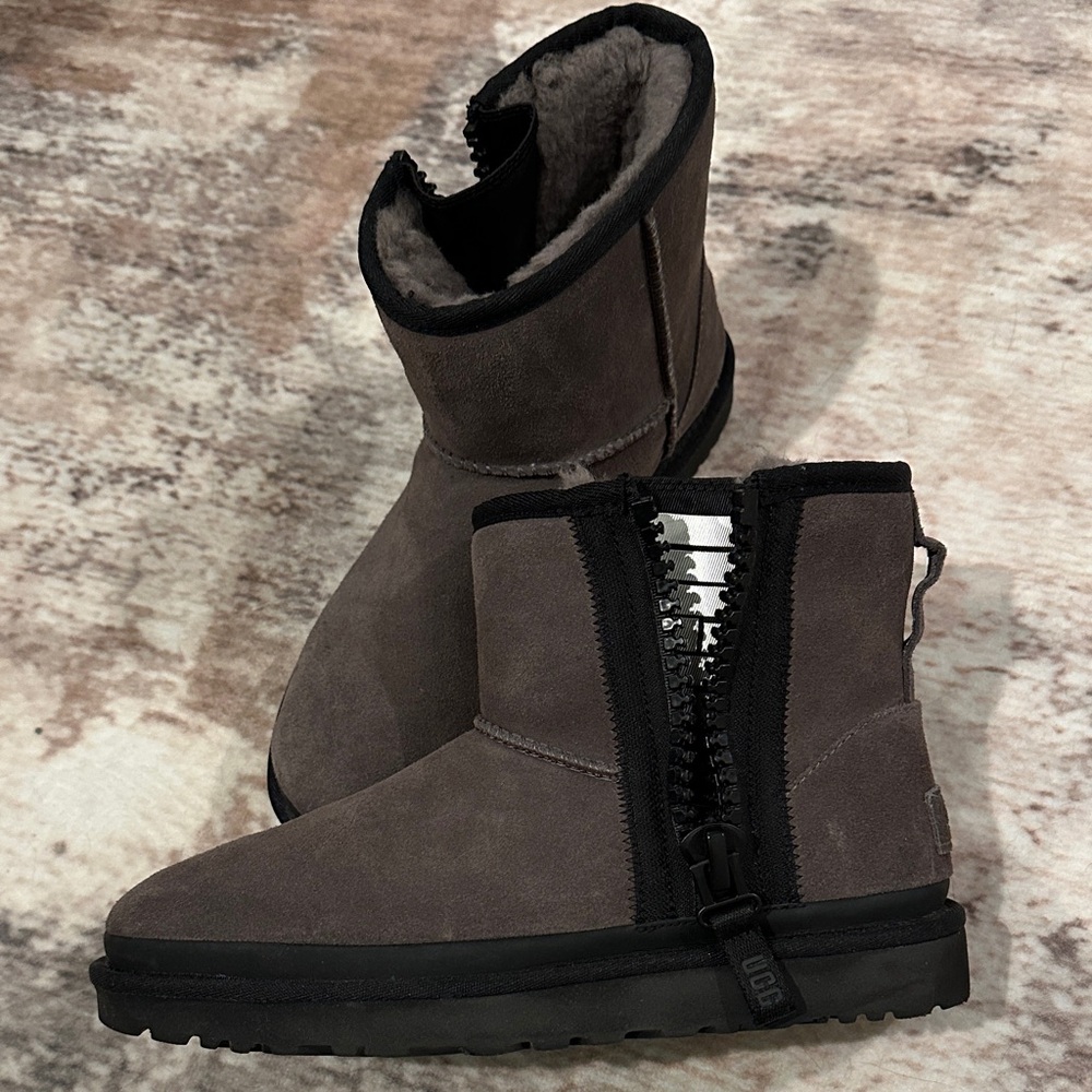 UGG Women’s mini tab zip boots